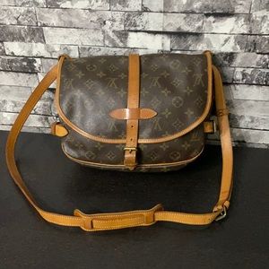 LOUIS VUITTON vintage Monogram Saumur 30